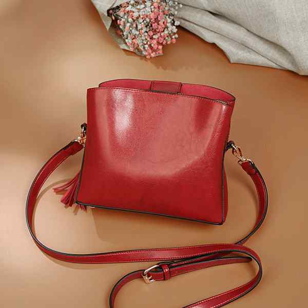 Women Vintage Oil Wax Faux Leather Handbag Tassel Leisure Crossbody Bag