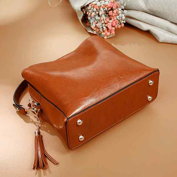 Women Vintage Oil Wax Faux Leather Handbag Tassel Leisure Crossbody Bag